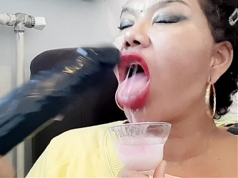 Deep Throat Slut Plays Bukkake With Real Thick Cum